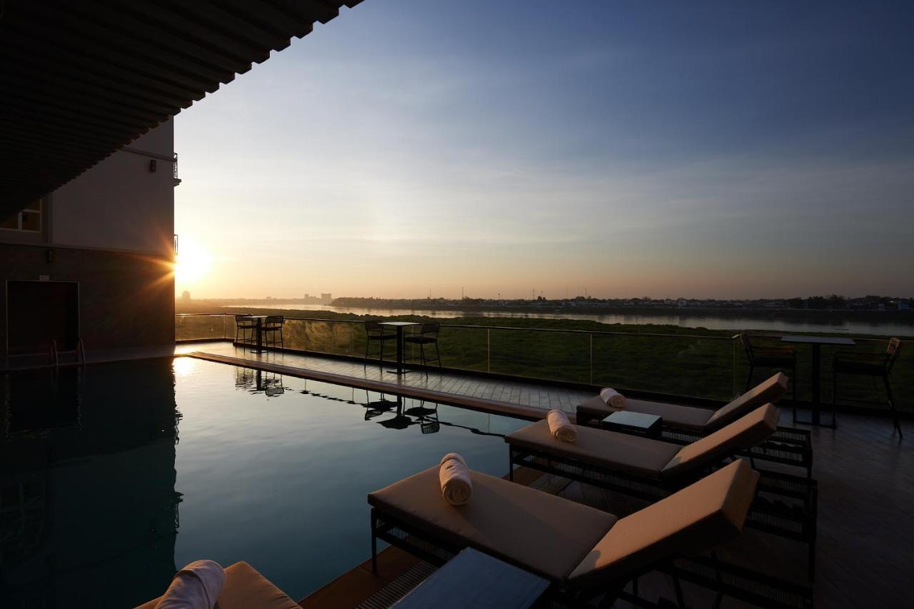 Eastin Hotel Vientiane Laos Exterior foto