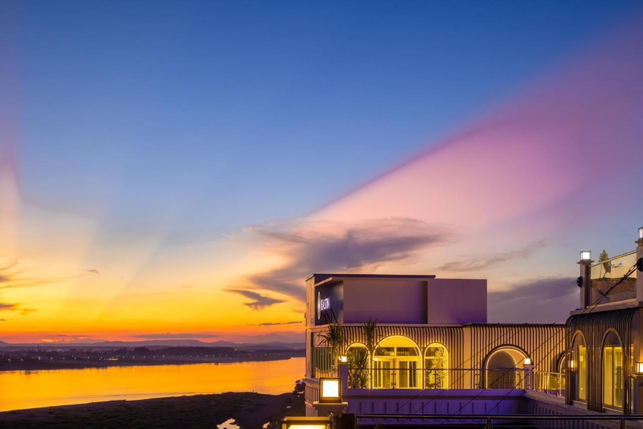 Eastin Hotel Vientiane Laos Exterior foto