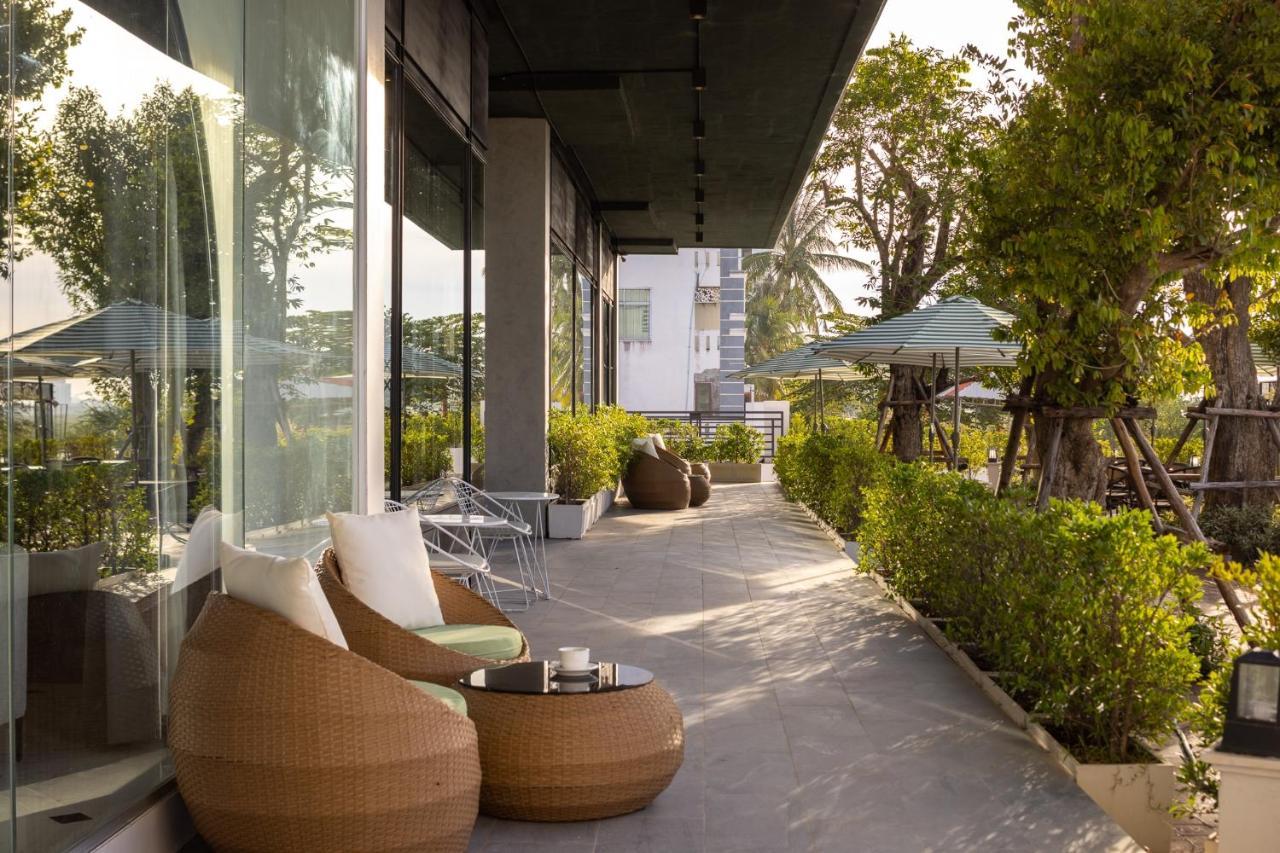 Eastin Hotel Vientiane Laos Exterior foto